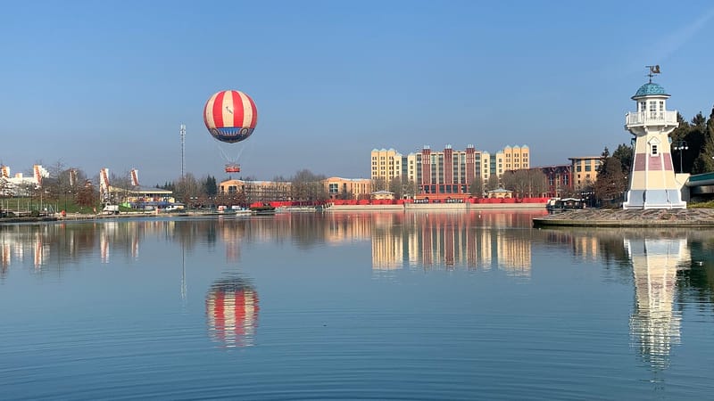 Chessy — Vue du lac de Disney Land Paris