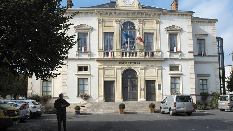 Coulommiers — Coulommiers Hôtel de Ville 975