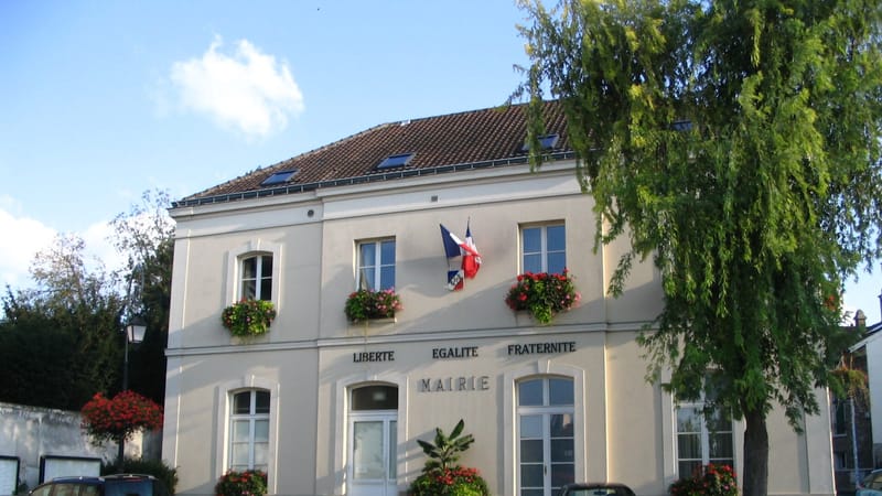 Lagny-sur-Marne — Saint-Thibault-des-Vignes - Town Hall