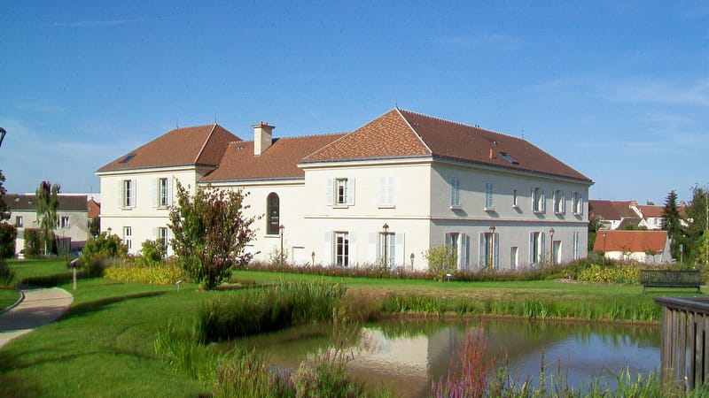 Mitry-Mory — Le Mesnil-Amelot (77), nouvelle mairie, rue du Chapeau