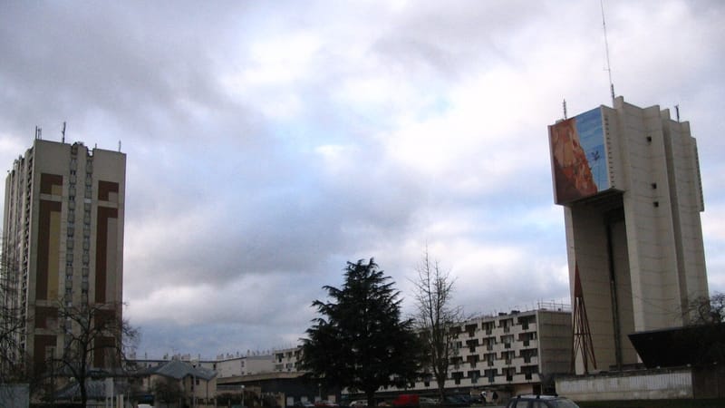Montereau-Fault-Yonne — Montereau-Fault-Yonne - Surville - Place Jean XXIII - 2