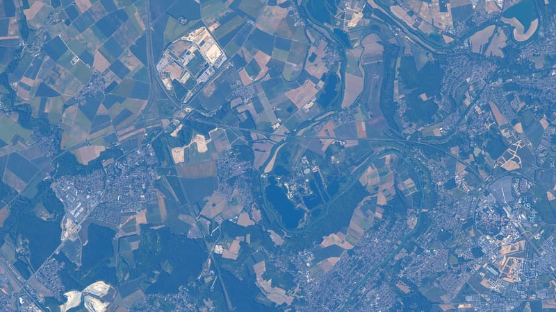 Montévrain — ISS063-E-21169 - View of France - Lagny-sur-Marne - Marne River (La Marne) - Montevrain - Chessy Disneyland Paris - Carnetin - Claye-Souilly (cropped)
