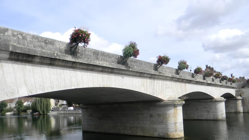 Nemours — Le Grand-Pont de Nemours