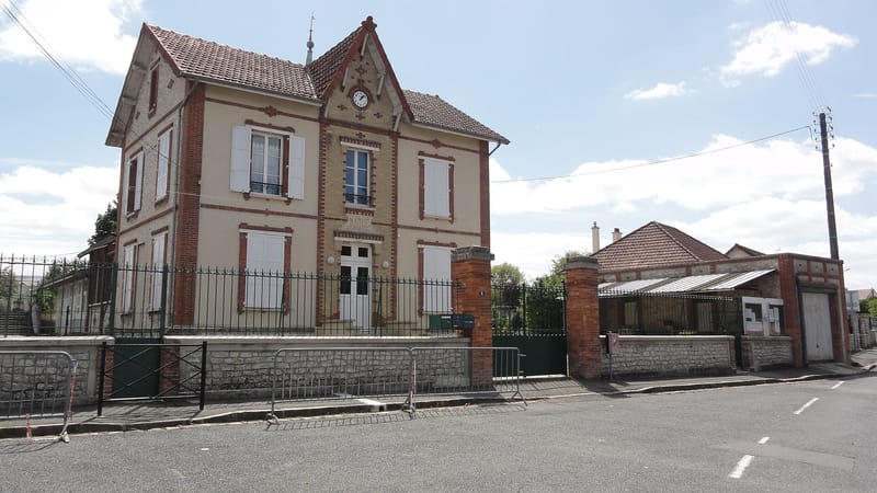 Provins — Rouilly (Seine-et-Marne) La mairie à La Bretonnière