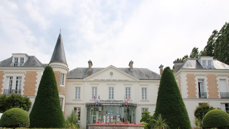 Roissy-en-Brie — Hôtel de Ville Roissy-en-Brie
