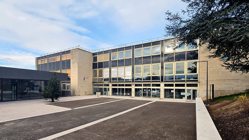 La Celle-Saint-Cloud — La Celle Saint-Cloud parvis Mairie déc 2025