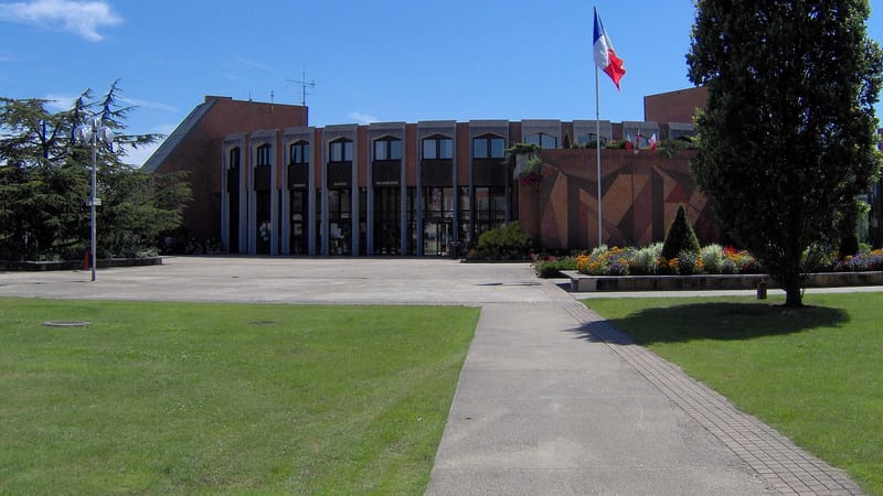 Montigny-le-Bretonneux — Montigny le Bx Mairie
