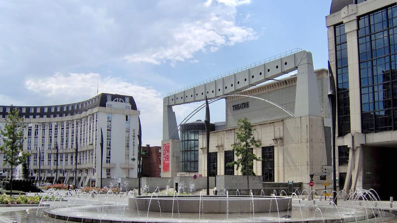 Montigny-le-Bretonneux — Montigny le Bx Place Pompidou-Théatre