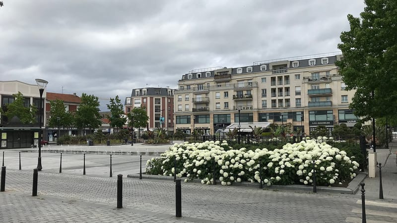 Sartrouville — 萨特鲁维尔火车站广场