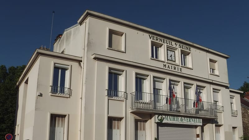 Verneuil-sur-Seine — Mairie de Verneuil-sur-Seine (2013-08-10)