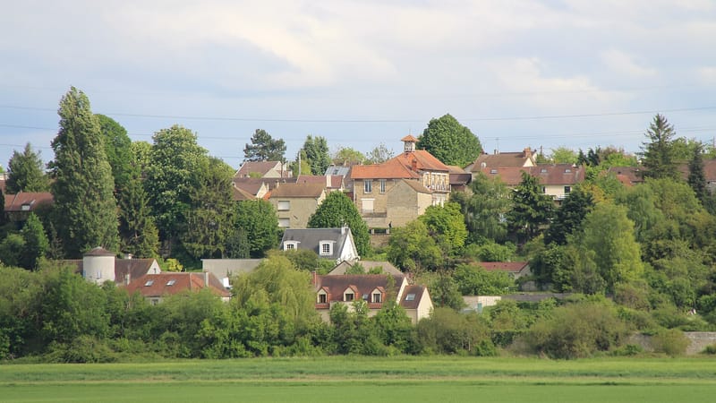 Verneuil-sur-Seine — Chapet vu depuis un champ
