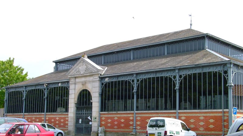 Melle — Les halles de Melle, département des Deux-Sèvres, France.