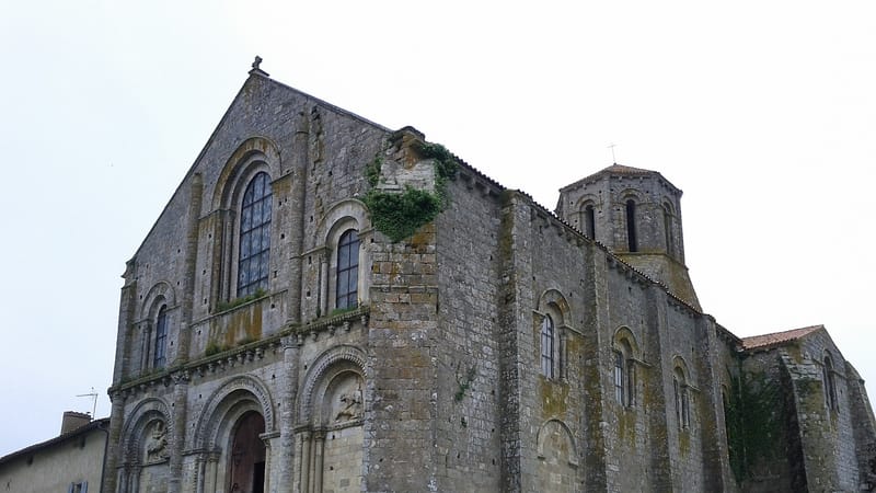 Parthenay — Église Saint-Pierre de Parthenay-le-Vieux 04