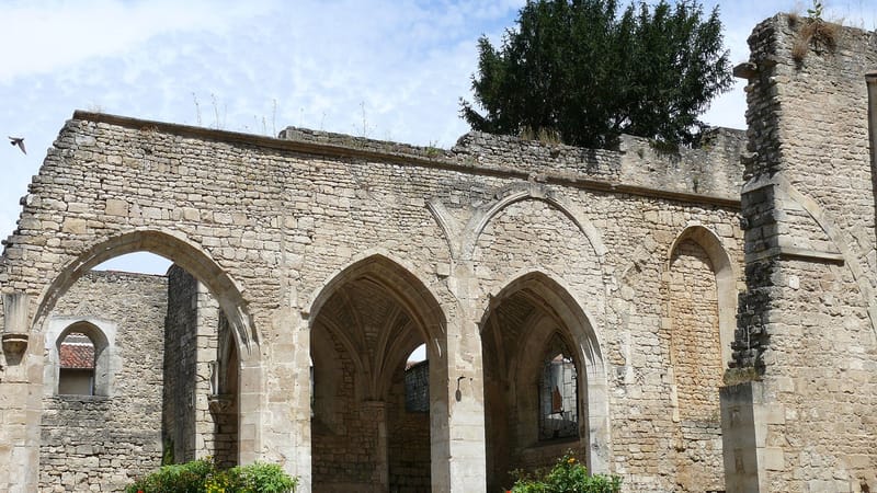 Saint-Maixent-l'École — Saint-Maixen-l'Ecole - Ruines de l'église Saint-Léger