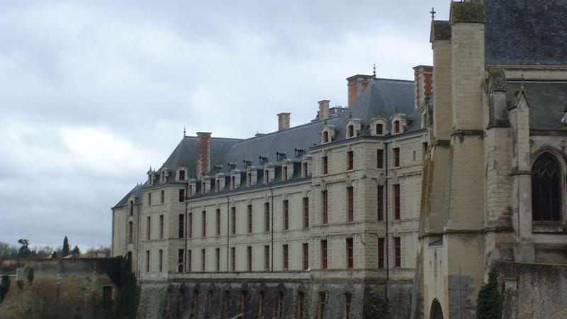 Thouars — Thouars-chateau-tremoille-face-thouet