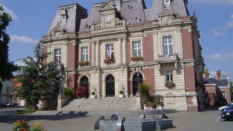 Doullens — Doullens - L'hôtel-de-ville