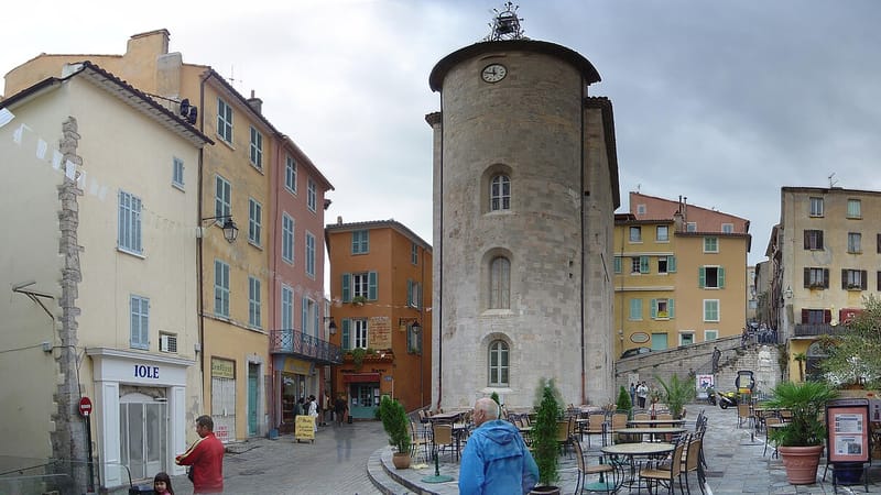 Hyères — Hyeres - panoramic view of the central plaza
