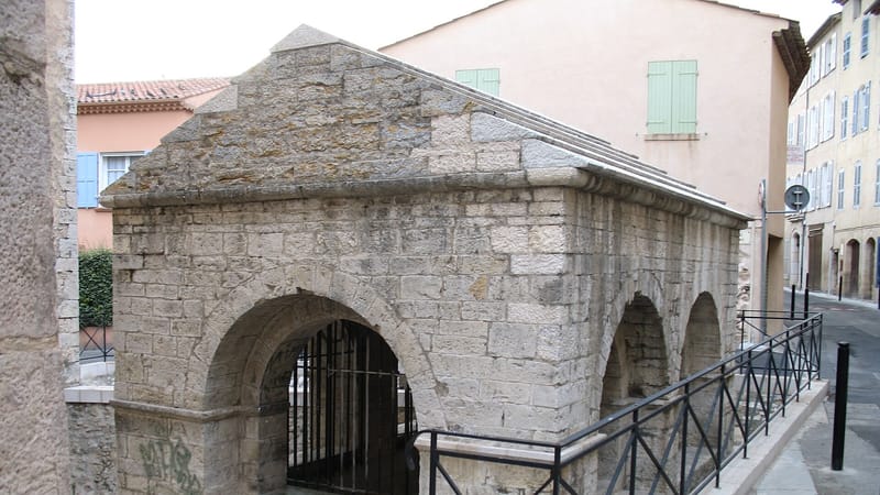 Lorgues — Bains Maures -vue NE- Lorgues 7398