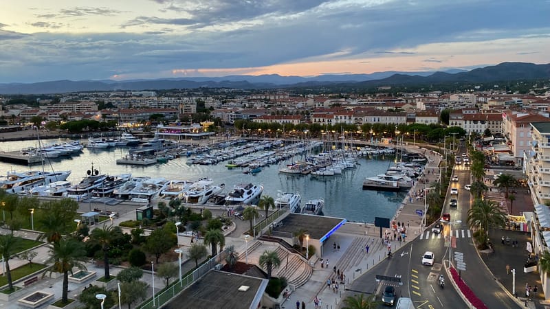 Saint-Raphaël — Vue du vieux port de Saint-Raphaël depuis la grande roue