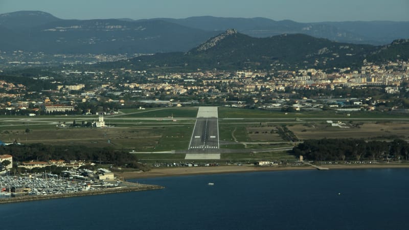 La Valette-du-Var — Aerial view of Aéroport de Toulon-Hyères