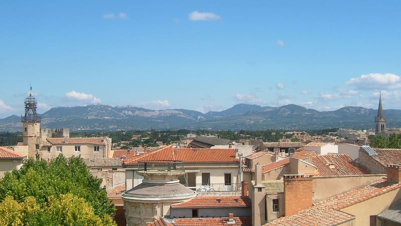 Carpentras — Vue sur le Beffroi et le clocher de l'église de l'Observance