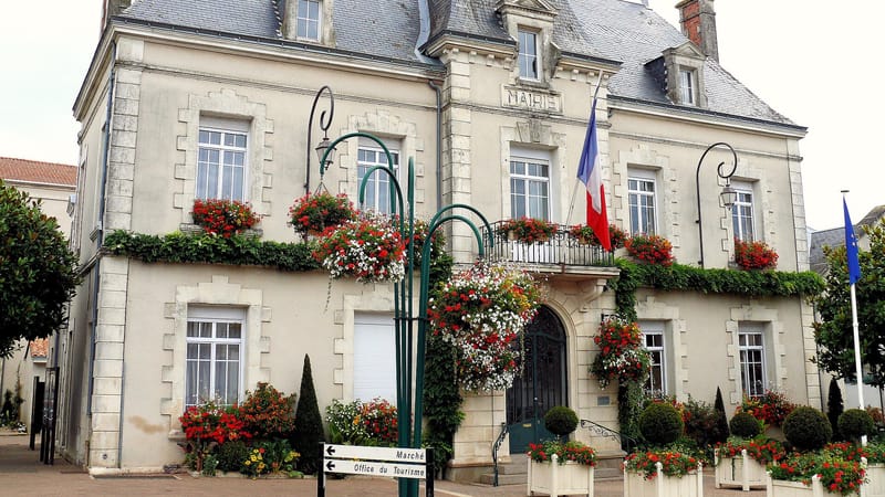 Chantonnay — Chantonnay - Hôtel de ville -1