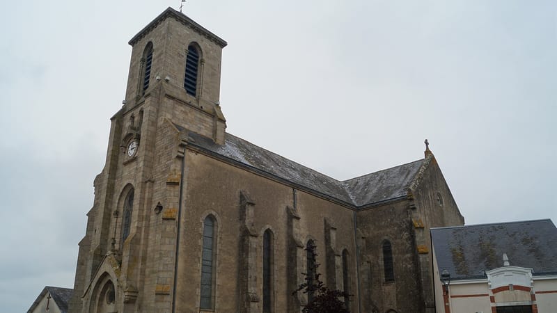 Les Herbiers — Église Saint-Médard de Saint-Mars-la-Réorthe (vue 1, Éduarel, 17 mai 2017)