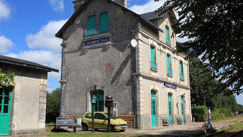 Les Herbiers — Bâtiment voyageurs de la gare de Chambretaud par Cramos