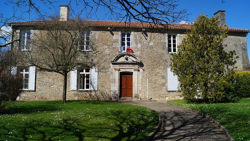 Luçon — Mairie de Corpe (vue 2, Éduarel, 11 avril 2016)