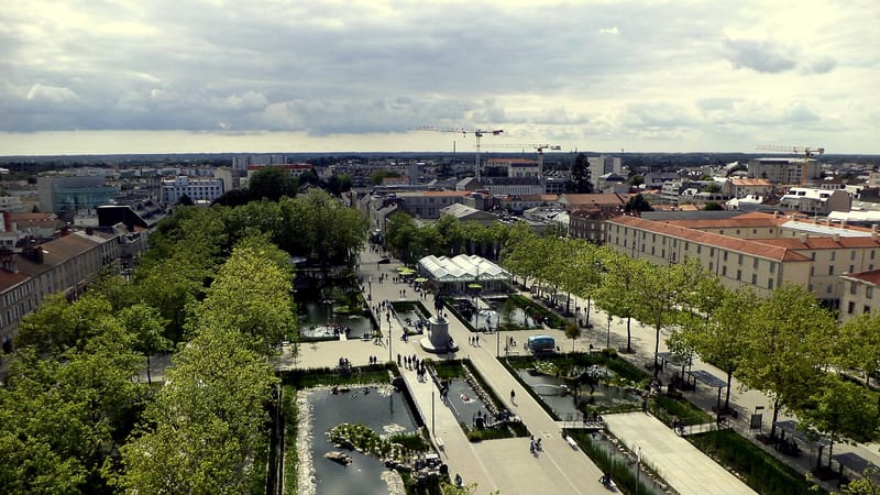 La Roche-sur-Yon — Place Napoléon de La Roche-sur-Yon depuis l'église