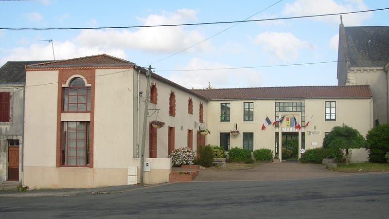 Rives de l'Yon — Hôtel de ville Saint-Florent-des-Bois (Vendée)