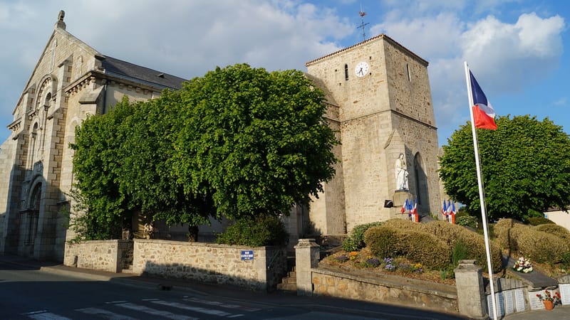 Venansault — Église Saint-Pierre de Venansault (vue 2, Éduarel, 8 mai 2017)