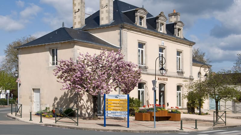 Chasseneuil-du-Poitou — Chasseneuil-du-Poitou mairie