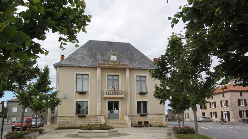 Rouillé — Saint-Sauvant (Vienne) mairie