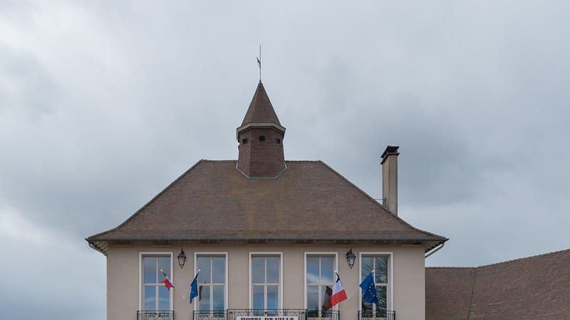 Magnac-Laval — Town hall of Magnac-Laval (2)