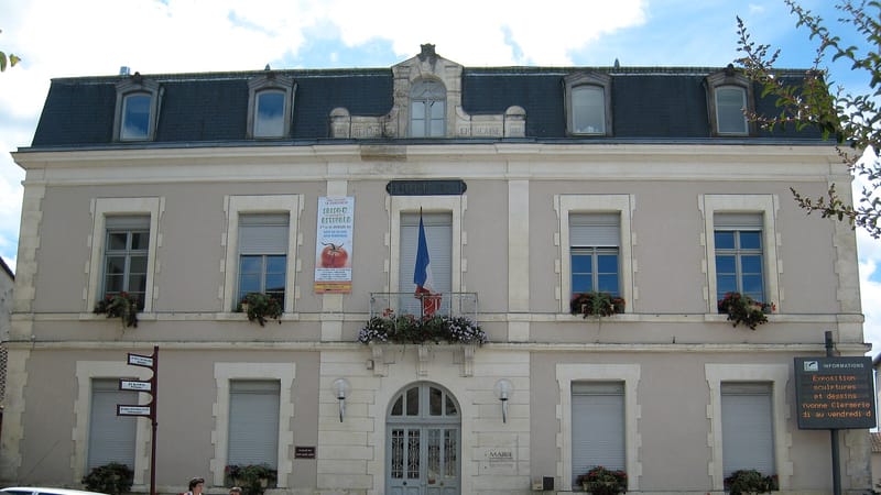 Saint-Junien — Hotel-de-ville-saint-junien-87