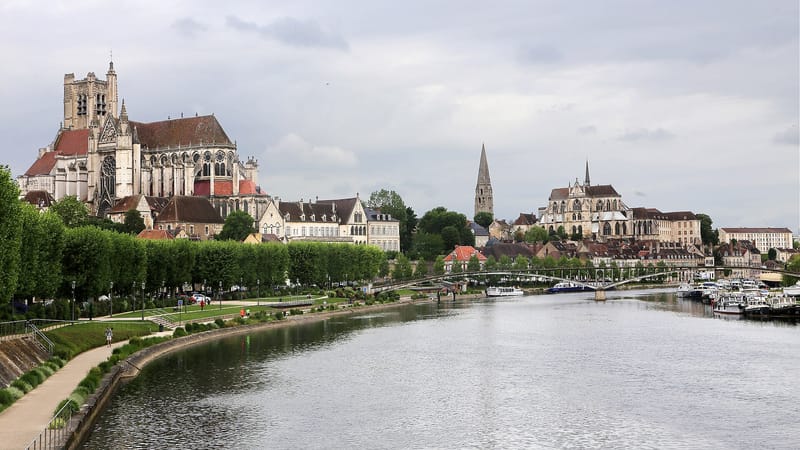Auxerre — .00 1402 Blick auf Auxerre, eine französische Stadt