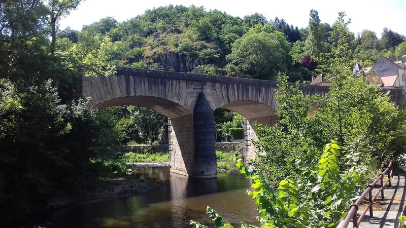 Avallon — Avallon - Cousin le Pont - Pont depuis l'Est