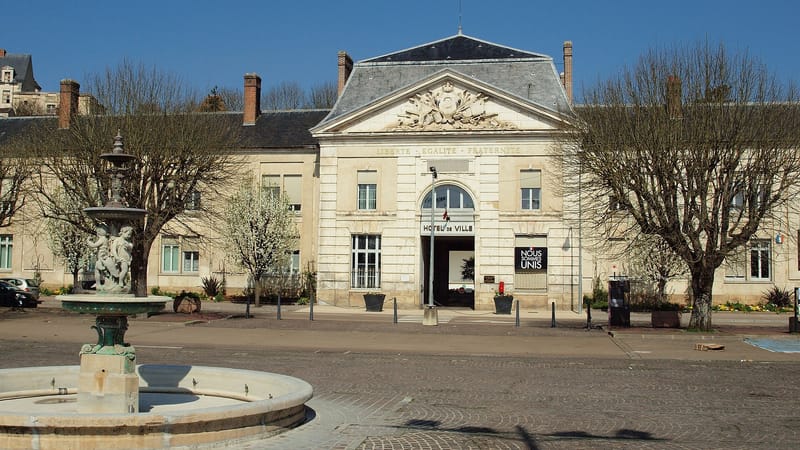 Joigny — Joigny-FR-89-hôtel de ville-a1