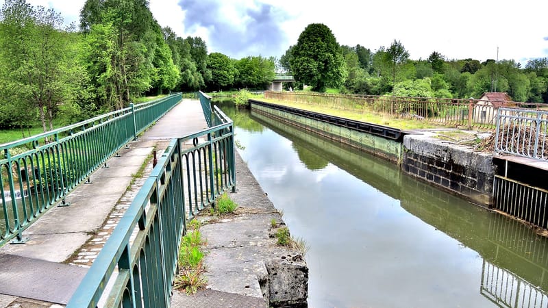 Trévenans — Pont-canal, sur la Savoureuse. (1)
