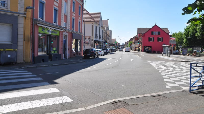 Valdoie — Vue sur la rue Carnot