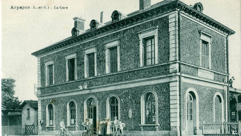 Arpajon — ARPAJON - La Gare