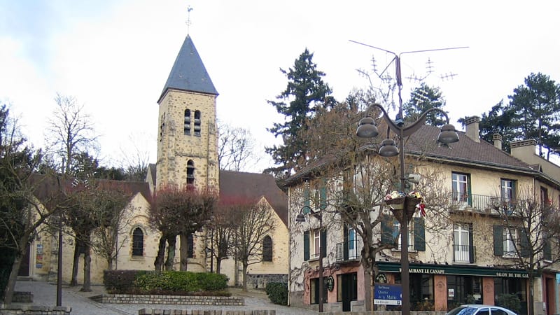 Gif-sur-Yvette — Gif-sur-yvette-place-eglise
