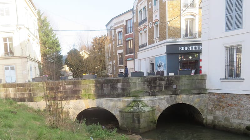 Longjumeau — Pont sur l'Yvette à Longjumeau. Vue vers l'aval