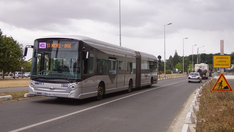 Saint-Michel-sur-Orge — Heuliez GX 427 BHNS — ligne TICE 401.1