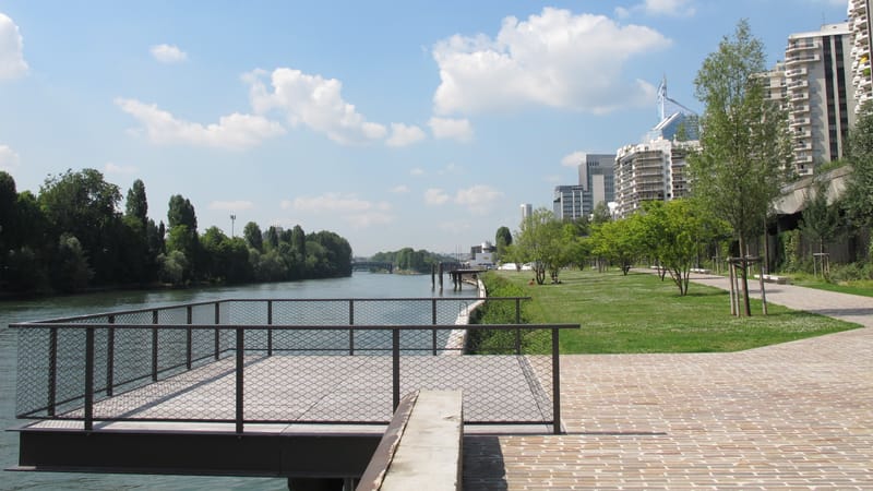 Courbevoie — L'ancien port de Courbevoie transformé en promenade piétonne