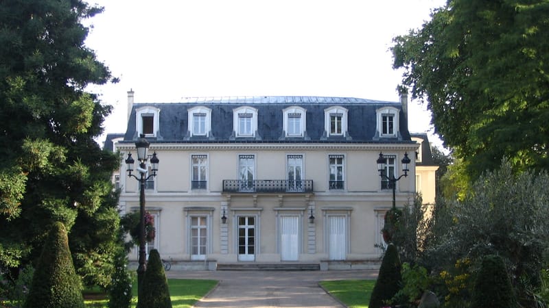Garches — Garches - Town hall - 2