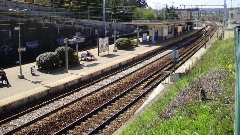 Sèvres — Sèvres-Rive-Gauche - quais 01