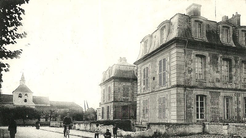 Aulnay-sous-Bois — Aulnay-sous-Bois.Château et église