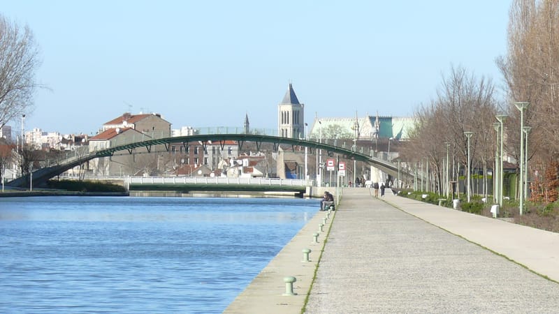 Saint-Denis — SAINT-DENIS - Canal St Denis, Pont Tournant & Basilique